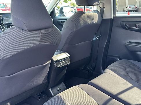 Used 2020 Toyota Highlander LE image 31