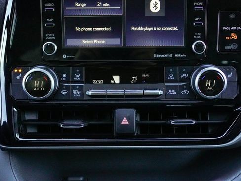 Used 2022 Toyota Highlander XLE image 21