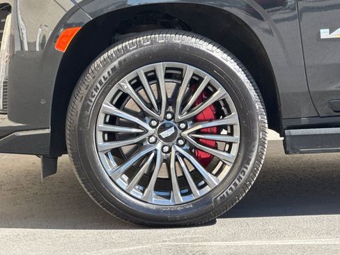 Used 2024 Cadillac Escalade ESV V AWD/4WD image 35