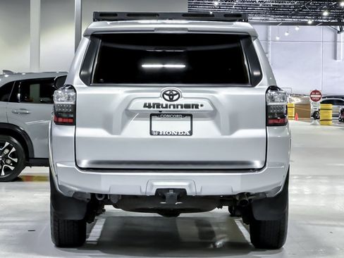 Used 2021 Toyota 4Runner SR5 AWD/4WD image 9