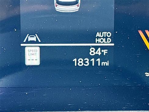 Used 2025 Kia Carnival FWD image 12