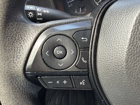Used 2020 Toyota Corolla LE FWD image 12