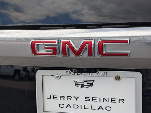 Used 2021 GMC Yukon XL Denali w/ Denali Premium Package AWD/4WD image 13