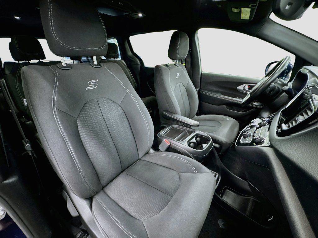 Used 2019 Chrysler Pacifica Touring Plus w/ S Appearance Package FWD image 27