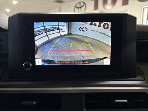 Used 2025 Toyota Tacoma SR5 AWD/4WD image 18