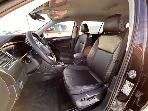 Used 2024 Volkswagen Tiguan SE image 29