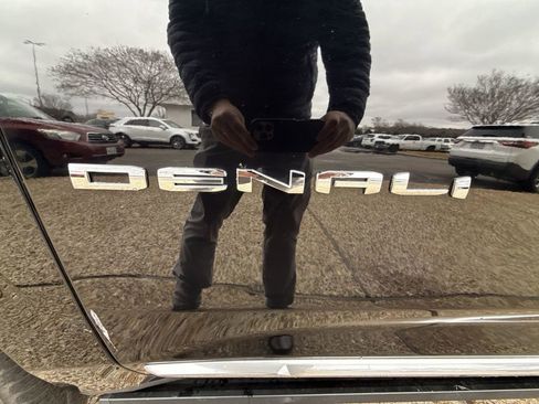 Certified 2022 GMC Yukon XL Denali image 32