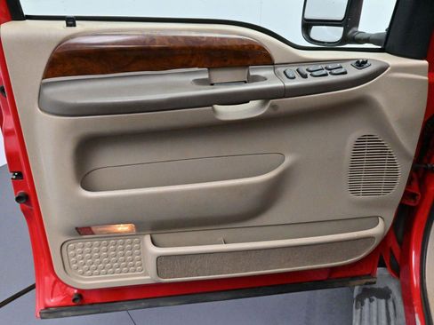 Used 2001 Ford F250 Lariat image 9