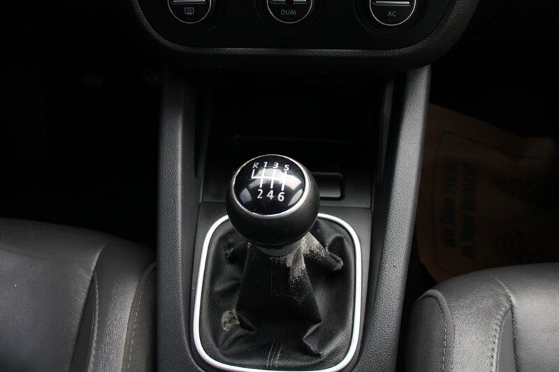 Used 2009 Volkswagen Jetta SEL FWD image 8