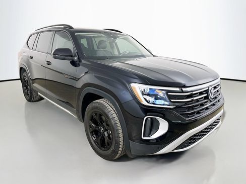 Used 2024 Volkswagen Atlas Peak Edition SEL AWD/4WD image 3