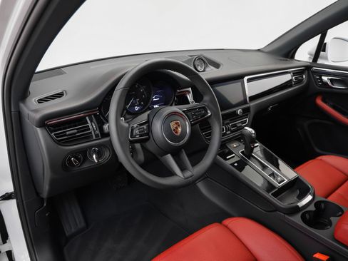 Certified 2026 Porsche Macan AWD/4WD image 44