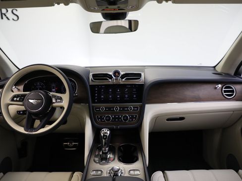 Used 2024 Bentley Bentayga Extended Wheelbase AWD/4WD image 37