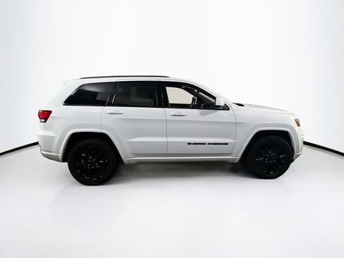 Used 2022 Jeep Grand Cherokee Laredo X image 4