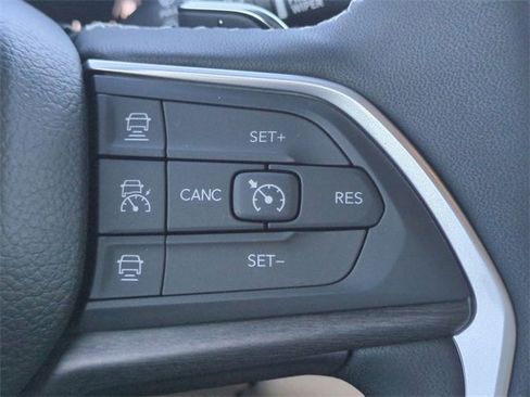 New 2025 Jeep Grand Cherokee Limited w/ Trailer Tow Package image 26