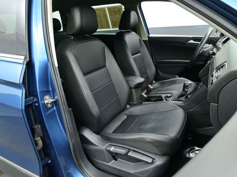 Used 2020 Volkswagen Tiguan SE image 12