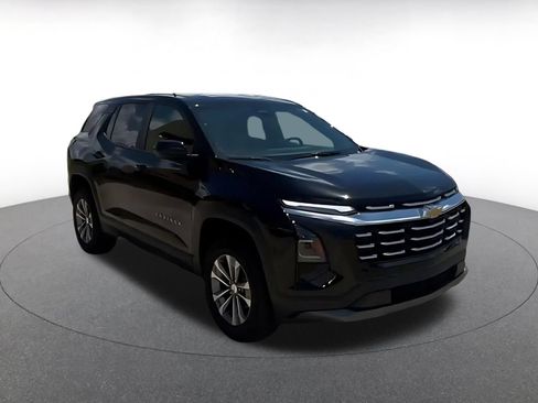 Used 2025 Chevrolet Equinox LT FWD image 3