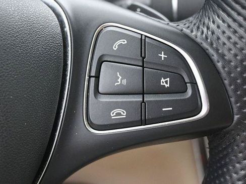 Used 2019 Mercedes-Benz GLC 300 4MATIC image 19