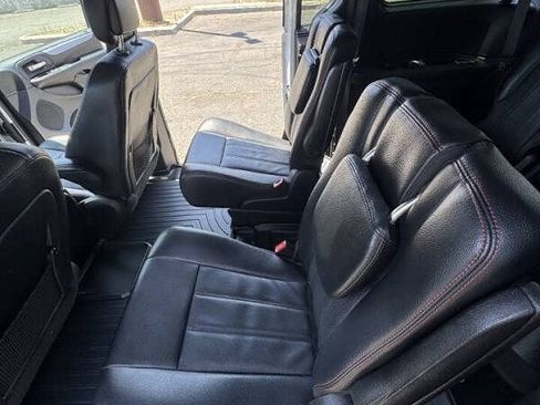 Used 2019 Dodge Grand Caravan GT FWD image 12