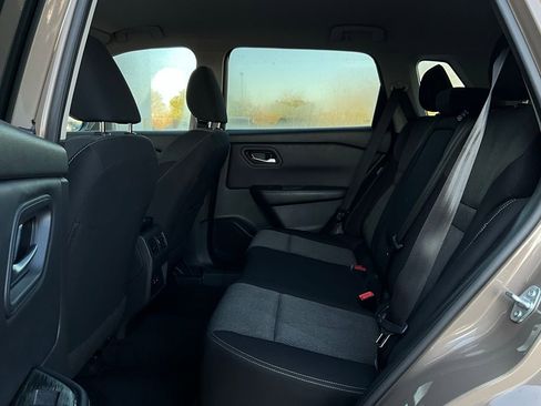 Used 2025 Nissan Rogue SV image 12