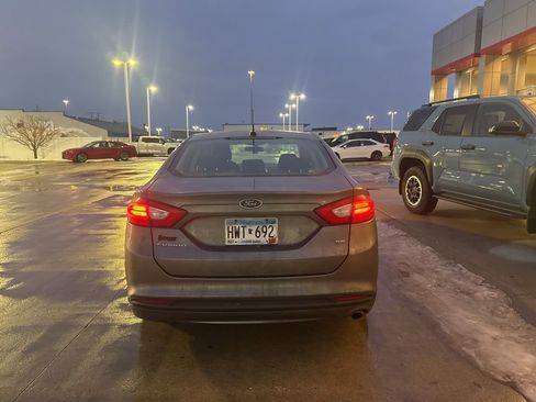 Used 2014 Ford Fusion SE image 10