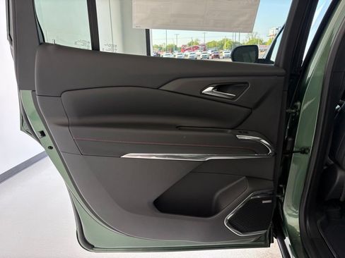 New 2027 Chevrolet Traverse RS w/ LPO, Floor Liner Package FWD image 39