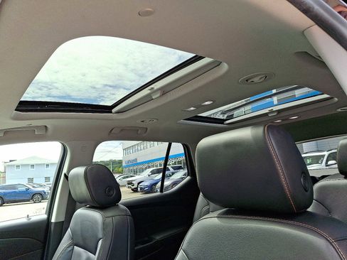 Used 2020 Chevrolet Traverse LT w/ LT Premium Package image 14