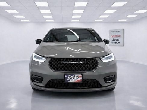 Used 2023 Chrysler Pacifica Limited w/ S Appearance Package image 5