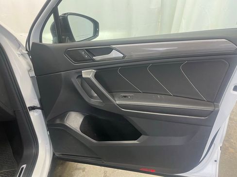 Certified 2022 Volkswagen Tiguan SE R-Line image 12
