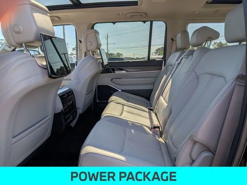 Used 2024 Jeep Wagoneer Series III w/ Premium Group I AWD/4WD image 25