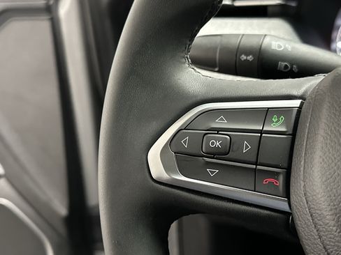 Used 2023 Jeep Compass Latitude AWD/4WD image 25