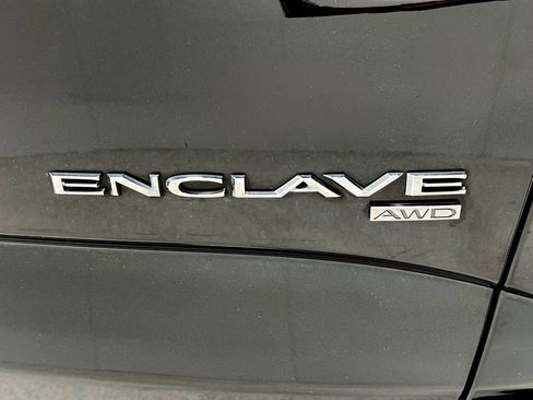 Used 2018 Buick Enclave Essence image 39