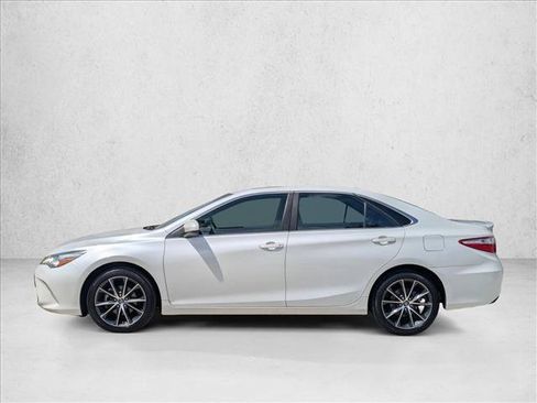 Used 2016 Toyota Camry XSE w/ Moonroof Package image 9