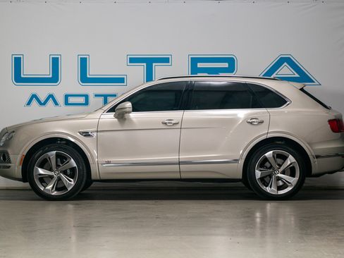 Used 2017 Bentley Bentayga image 3