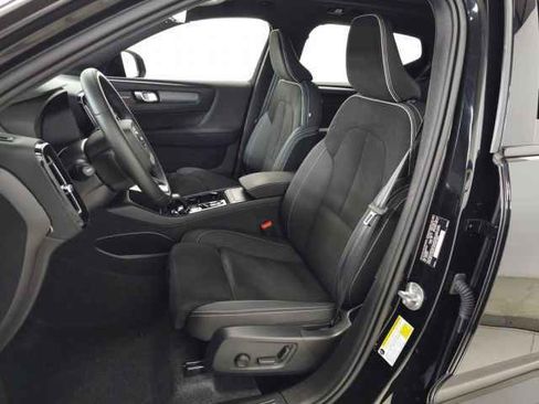 Used 2025 Volvo XC40 B5 Ultra image 17