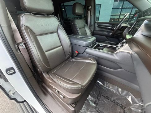 Used 2022 GMC Yukon XL Denali image 12