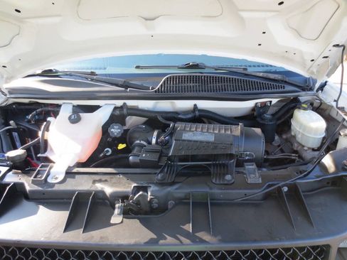 Used 2015 Chevrolet Express 2500 RWD image 11
