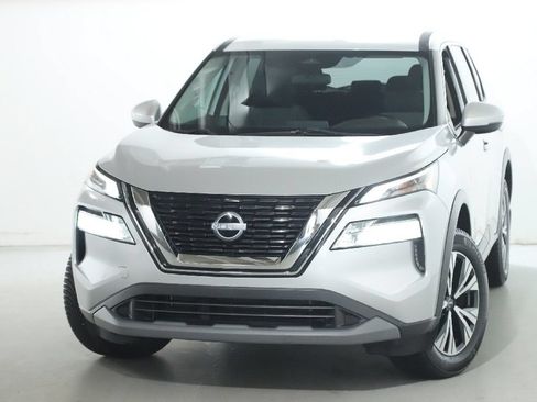 Certified 2022 Nissan Rogue SV FWD image 3