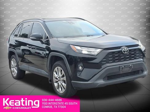 Used 2022 Toyota RAV4 XLE Premium FWD image 3