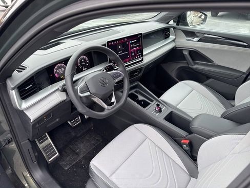 New 2026 Volkswagen Tiguan SE R-Line image 4