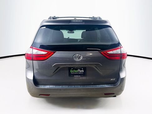 Used 2017 Toyota Sienna XLE Premium FWD image 7