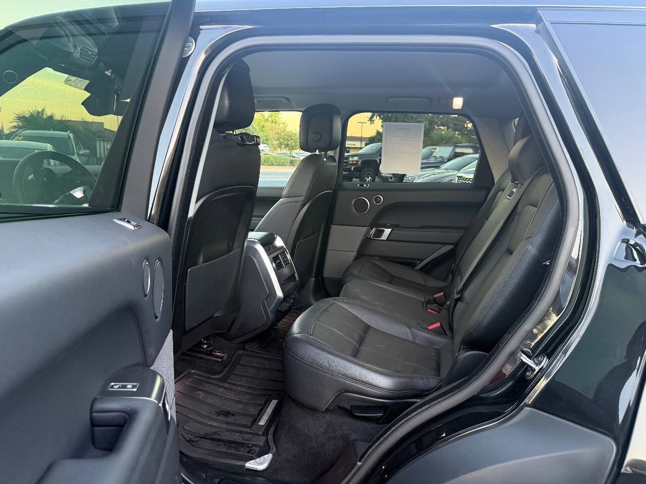 Used 2019 Land Rover Range Rover Sport SE AWD/4WD image 12