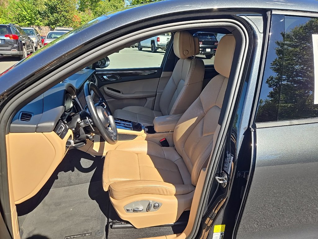 Used 2023 Porsche Macan AWD/4WD image 13