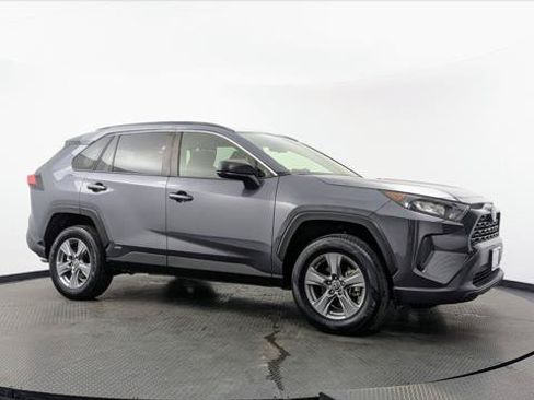 Used 2022 Toyota RAV4 LE AWD/4WD image 11