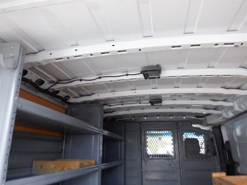 Used 2021 Nissan NV 2500 SV image 8