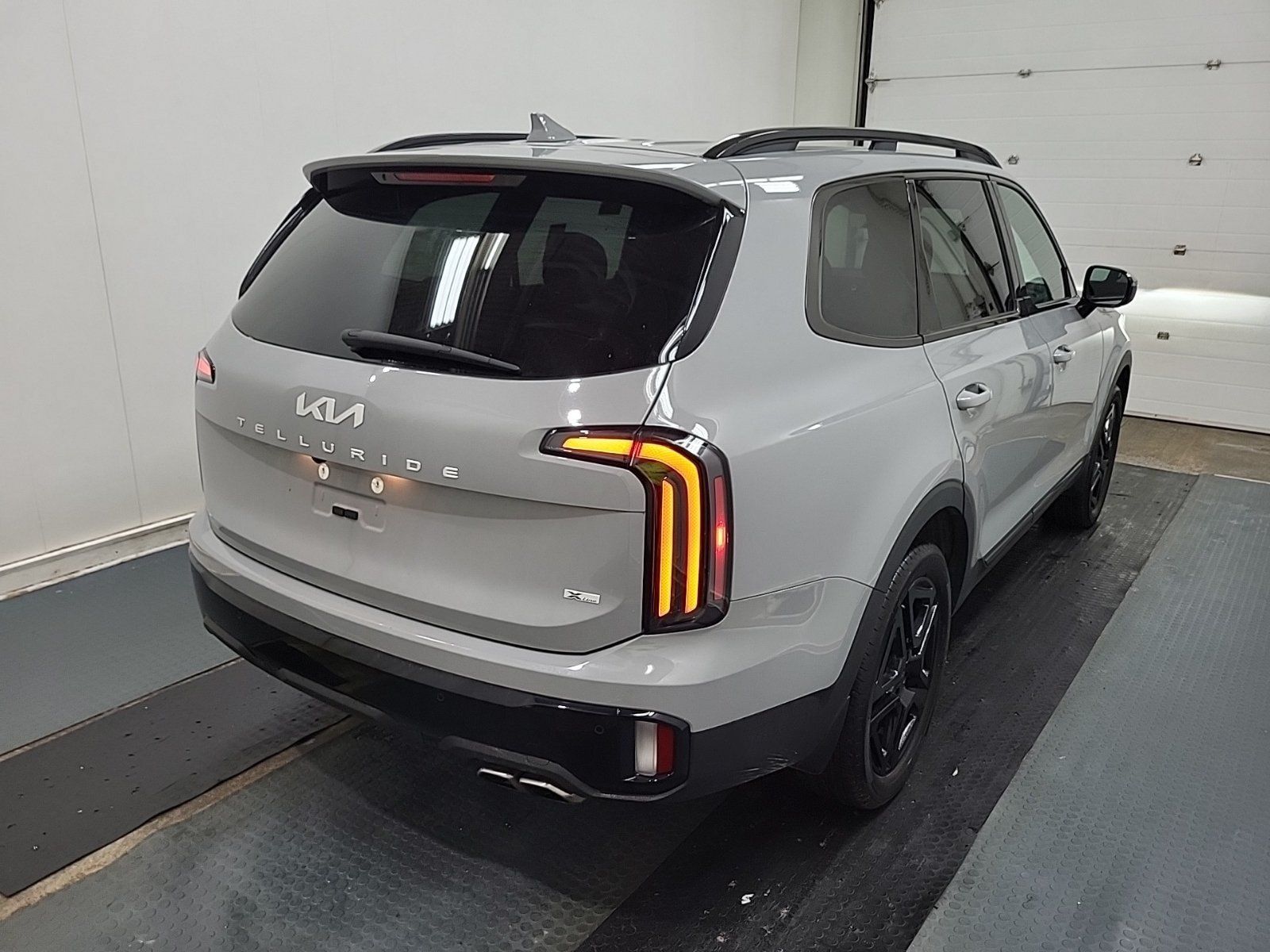 Used 2024 Kia Telluride SX AWD/4WD image 3
