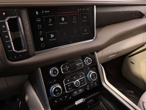 Used 2023 GMC Yukon Denali AWD/4WD image 29