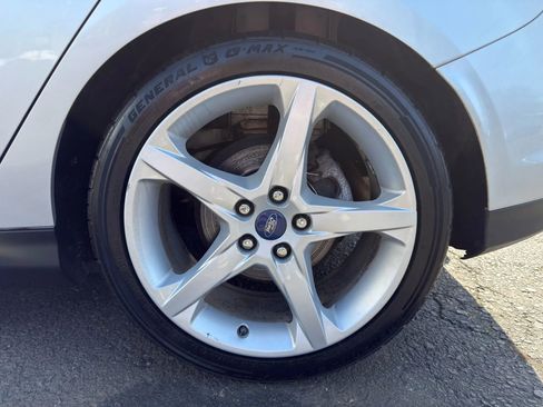 Used 2014 Ford Focus Titanium FWD image 11