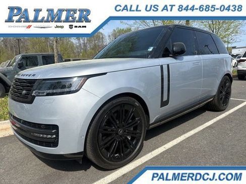 Used 2025 Land Rover Range Rover SE image 1