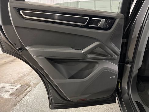 Used 2022 Porsche Cayenne GTS AWD/4WD image 28