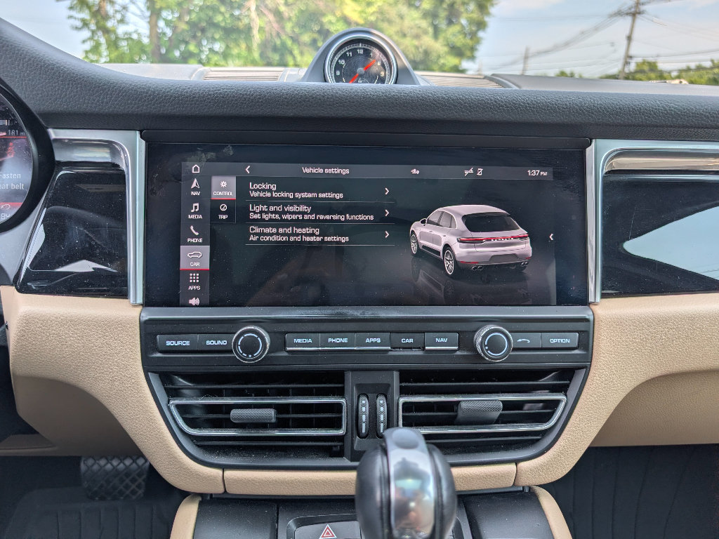 Used 2020 Porsche Macan AWD/4WD image 31